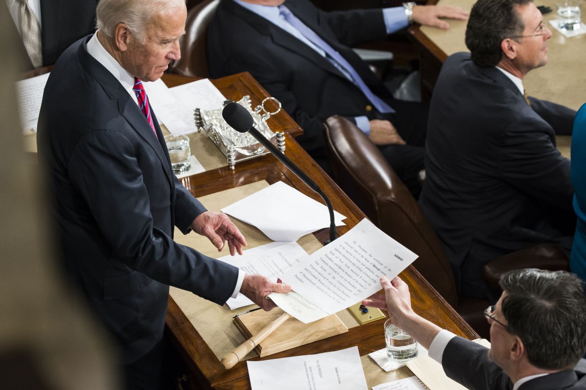 Geçiş Süreci Devam Ederken Seçiciler Kurulu Biden ı 46 ABD