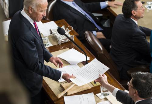 Geçiş Süreci Devam Ederken Seçiciler Kurulu Biden ı 46 ABD